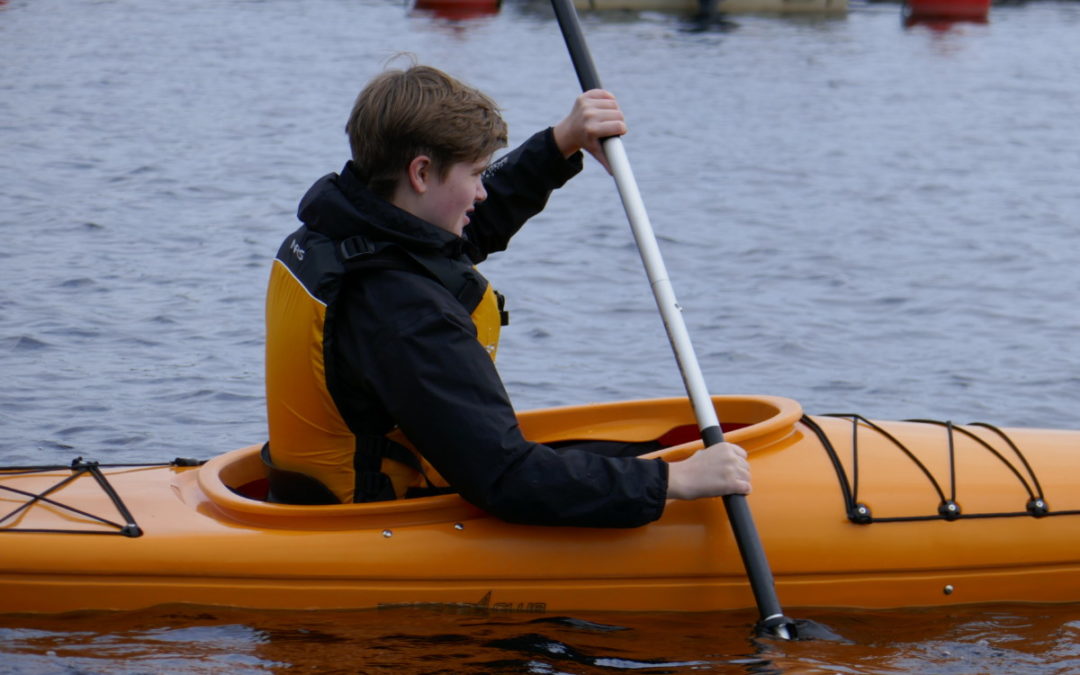 Äventyr ÅK1 testar kajakpaddling